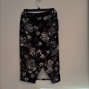 Chic Floral Black and White Pencil Skirt